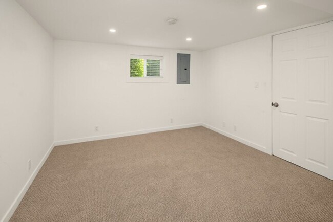 Building Photo - 3943 S Orcas St
