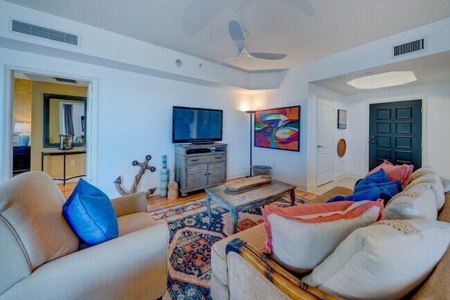 Building Photo - 521 Mandalay Ave