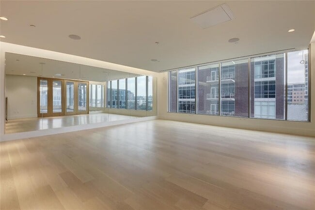 Building Photo - 501 West Ave