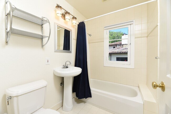 Building Photo - Nostalgic & Beautiful 3-Bedroom Home with ...