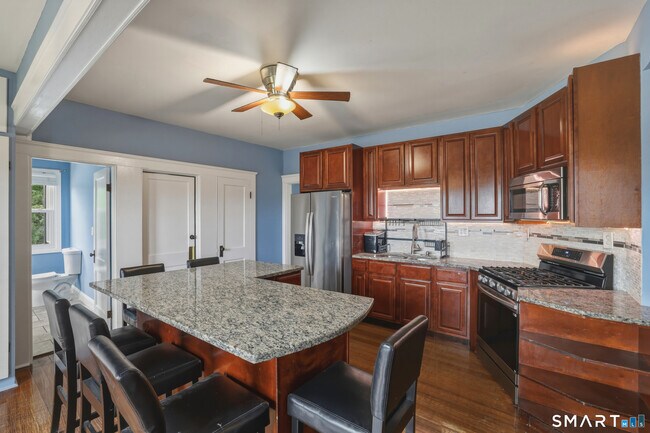 Building Photo - 44-46-46 Perry Hill Rd