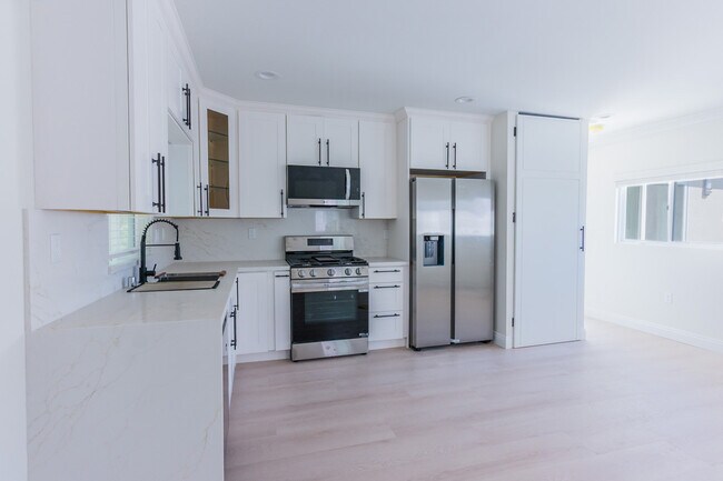 Building Photo - 130 S Harper Ave