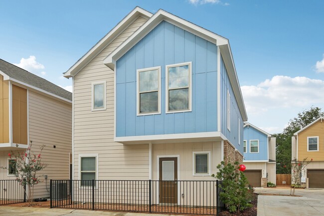 Building Photo - 5751 Spring Stuebner Rd