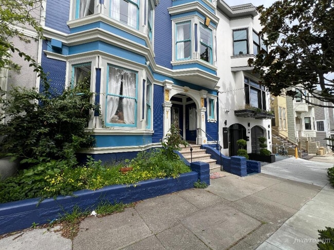 Building Photo - 250-254-254 Carl St