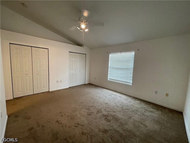 Building Photo - 3637 Pine Oak Cir