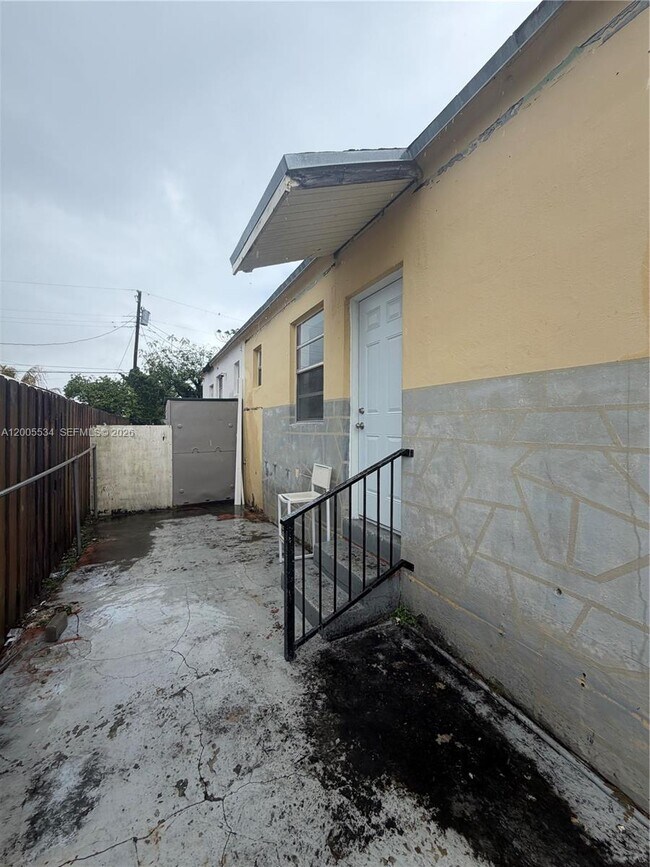 Building Photo - 10518 NW 30th Ave