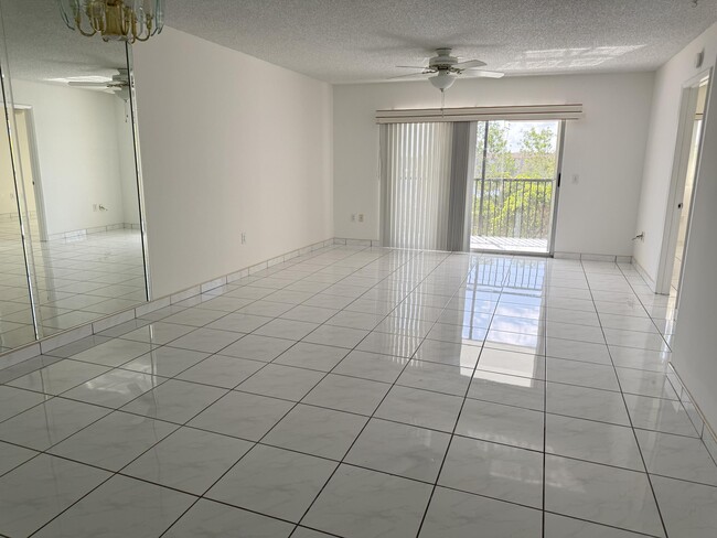 Building Photo - 1001 SW 141st Ave