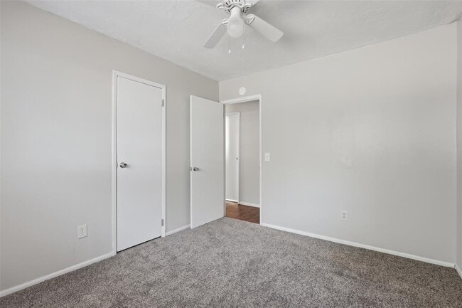 Building Photo - 905 Craig Dr