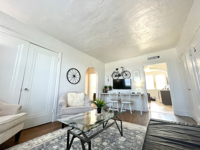 Building Photo - 6653 Berthold Ave