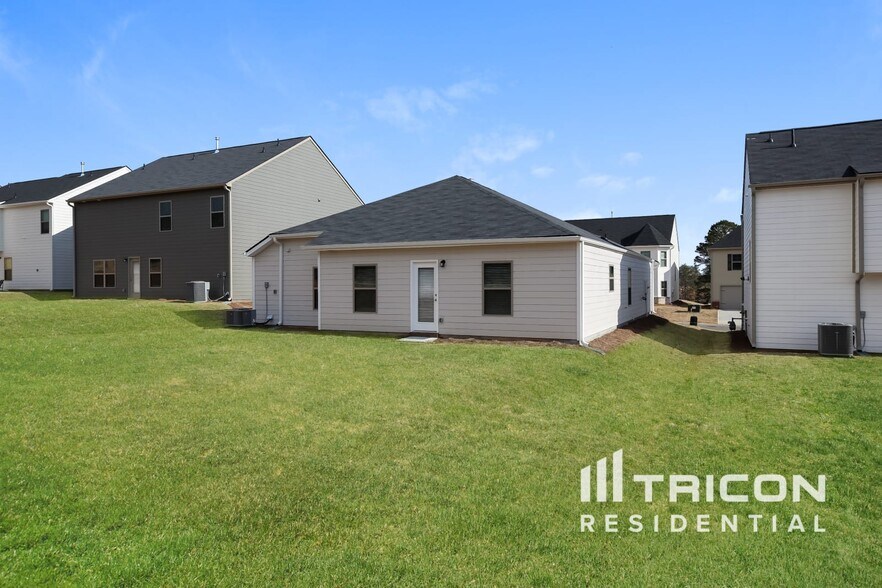 Building Photo - 927 Equine Dr