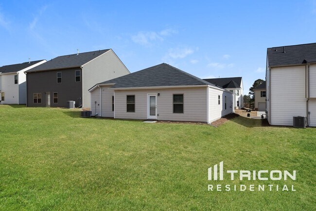 Building Photo - 927 Equine Dr