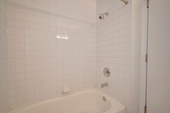 Building Photo - 1444 N Campbell Ave