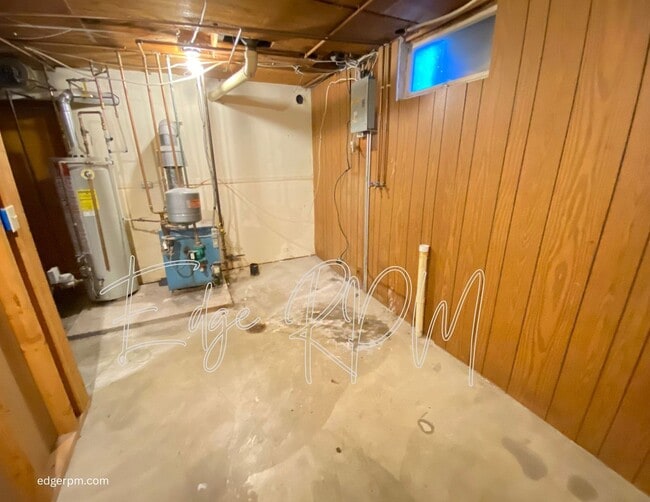 Building Photo - Updated 2 Bedroom, 1 Bath Townhome – Great...