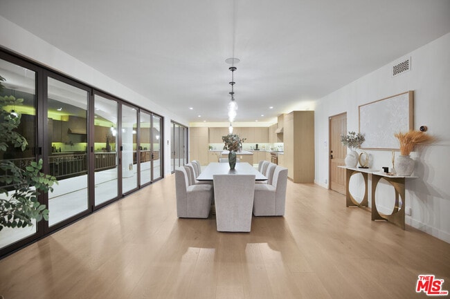 Building Photo - 7212 Mulholland Dr