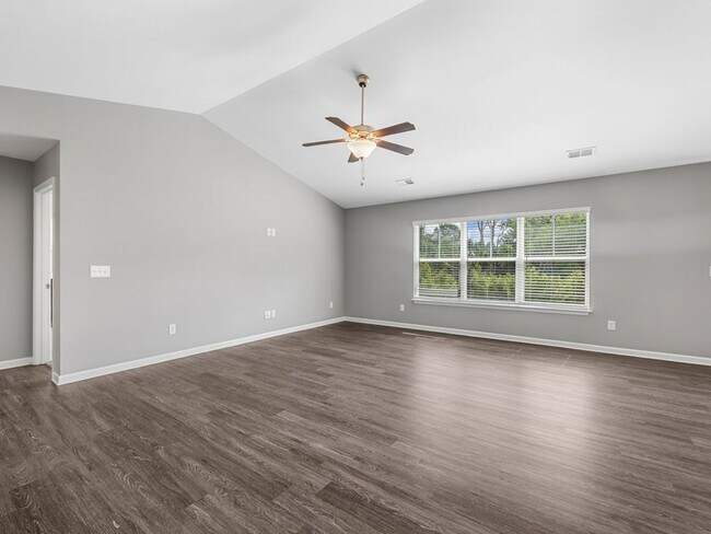 Building Photo - Stylish 3BR/2BA Home with Bonus Room in Gr...