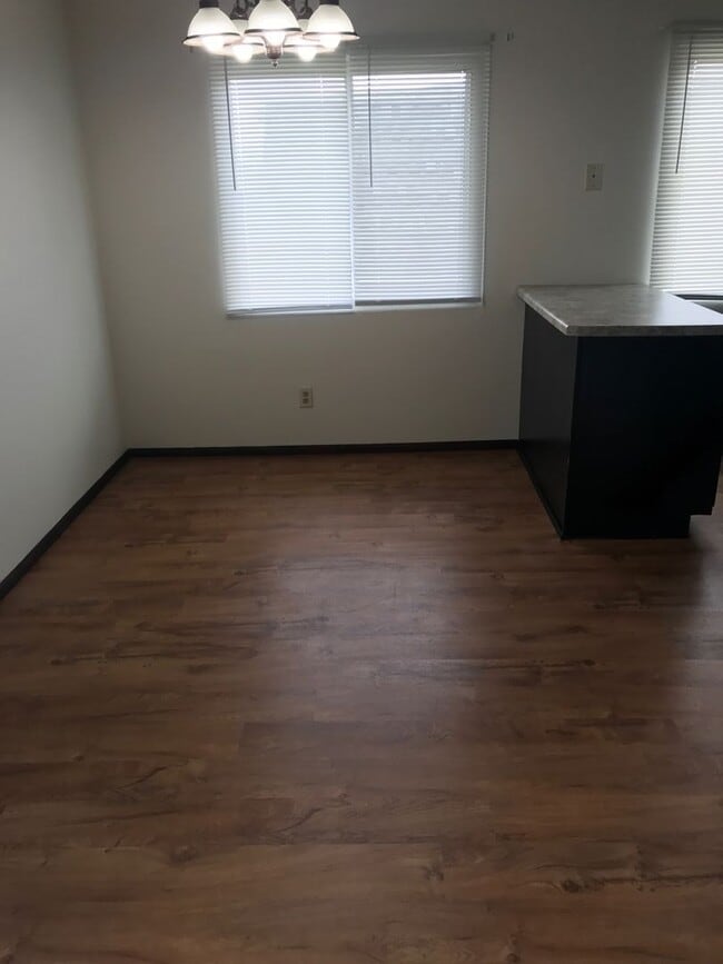 Building Photo - 742 Fairwood Dr