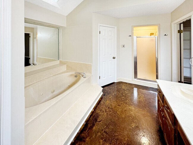 Building Photo - Spacious 3 bedroom 2 bath in Cordova