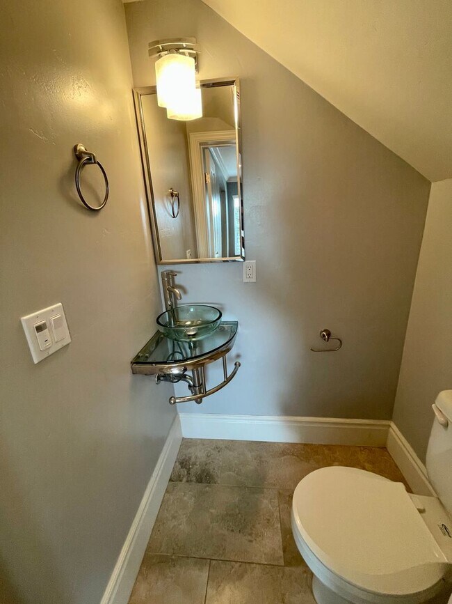 Building Photo - Stylish 2BD Golden Hill Gem | A/C, Bonus R...