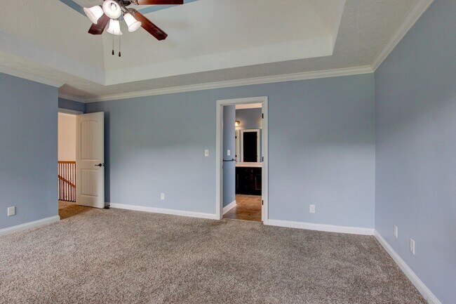 Building Photo - 716 Cavalier Dr