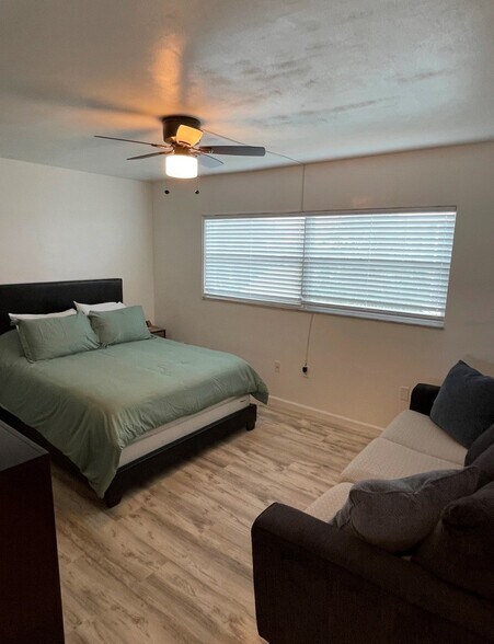 Building Photo - 6161 Gulf Winds Dr