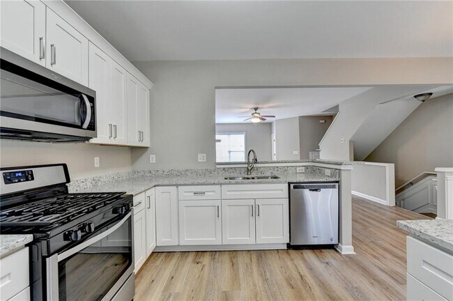 Building Photo - 4005 Edgecomb Dr