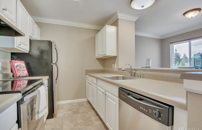 Easy to access everything in kitchen - 31500 33rd Pl SW