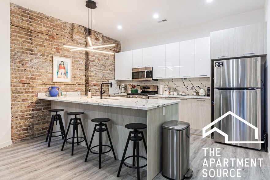 Primary Photo - 2745 W Division St