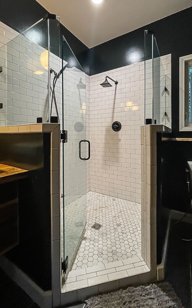 Building Photo - Amazing sunsets at this waterfront home