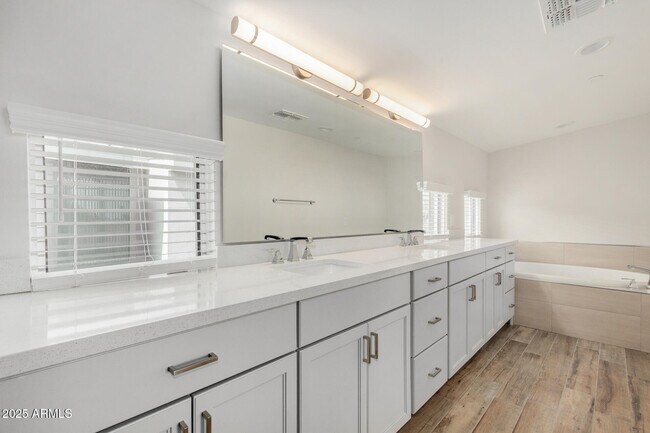 Building Photo - 4525 N 40th St