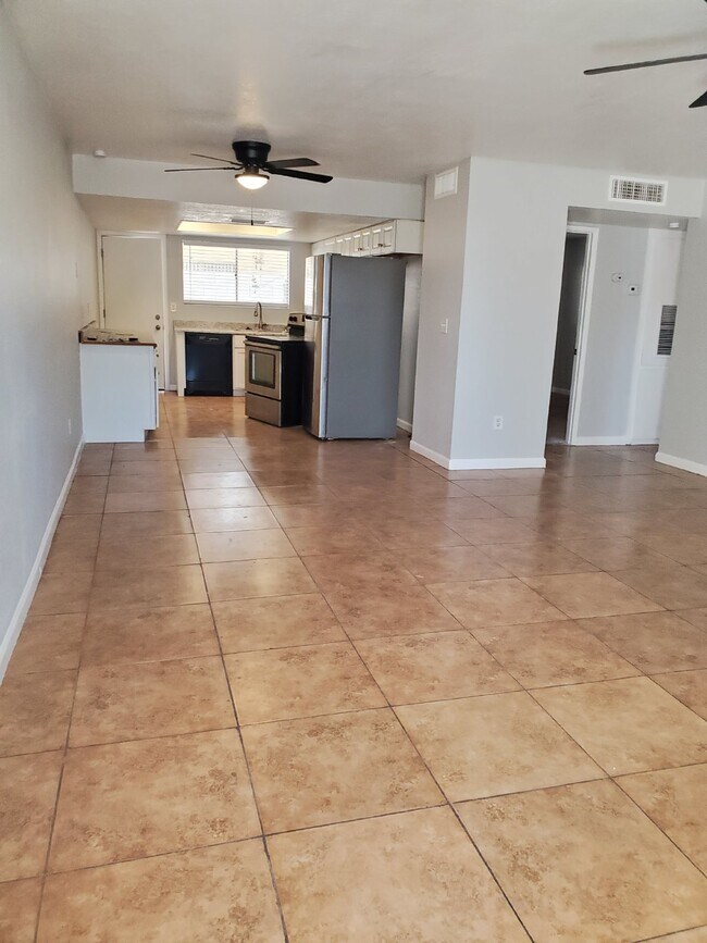 Building Photo - COMING UP! Charming 2-Bed, 1-Bath Apartment!