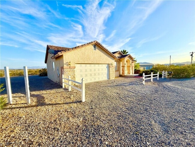 Building Photo - 4467 E Dandelion St