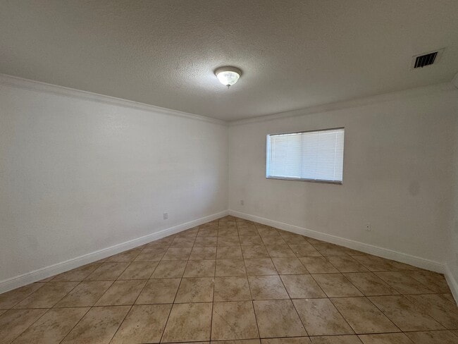 Building Photo - 5900 SW 26th St
