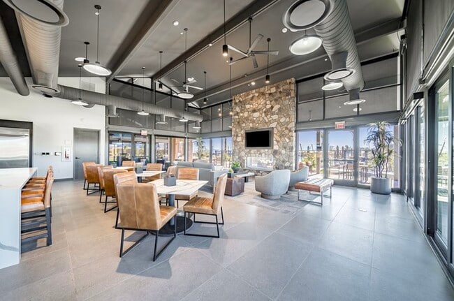 Building Photo - 16805 W Shangri La Rd