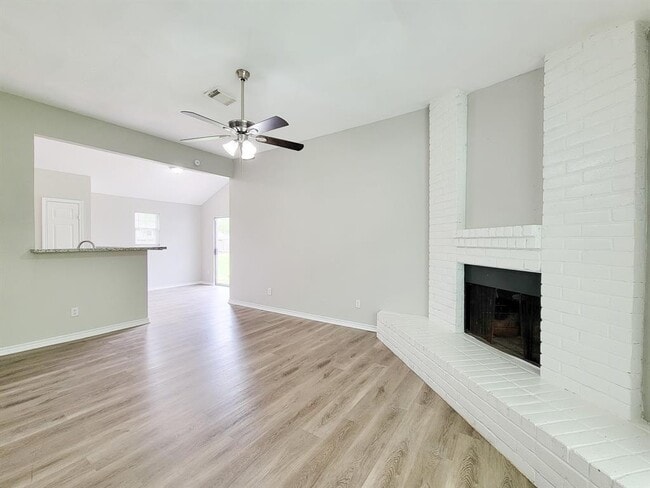 Building Photo - 15814 Murrelet Ct