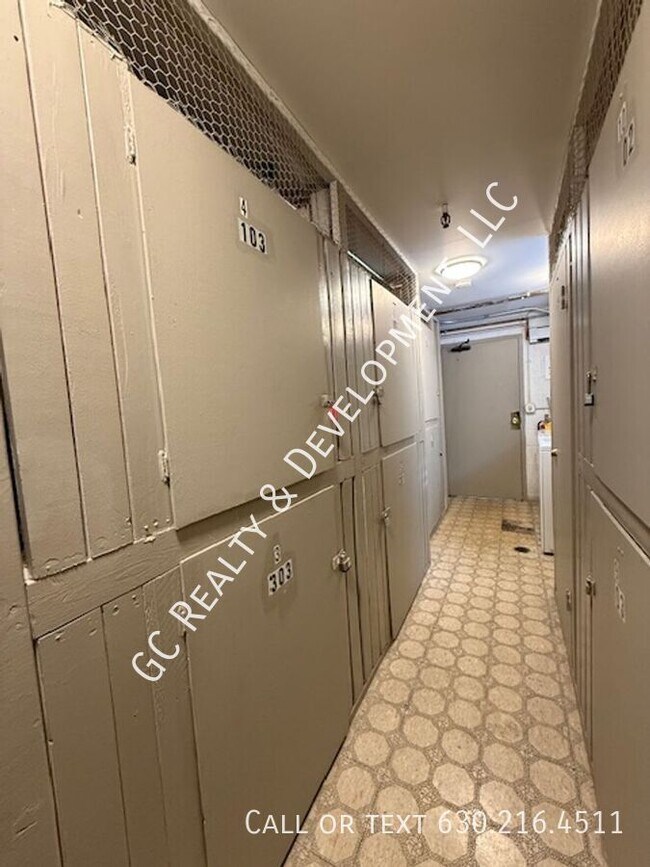 Building Photo - 386 Alles St