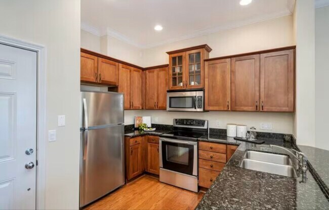 Building Photo - 252 Stetson St