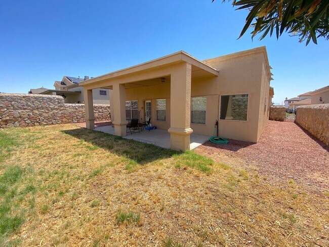 Building Photo - Sandstone Ranch Estates 3 bed with Refrig A/C