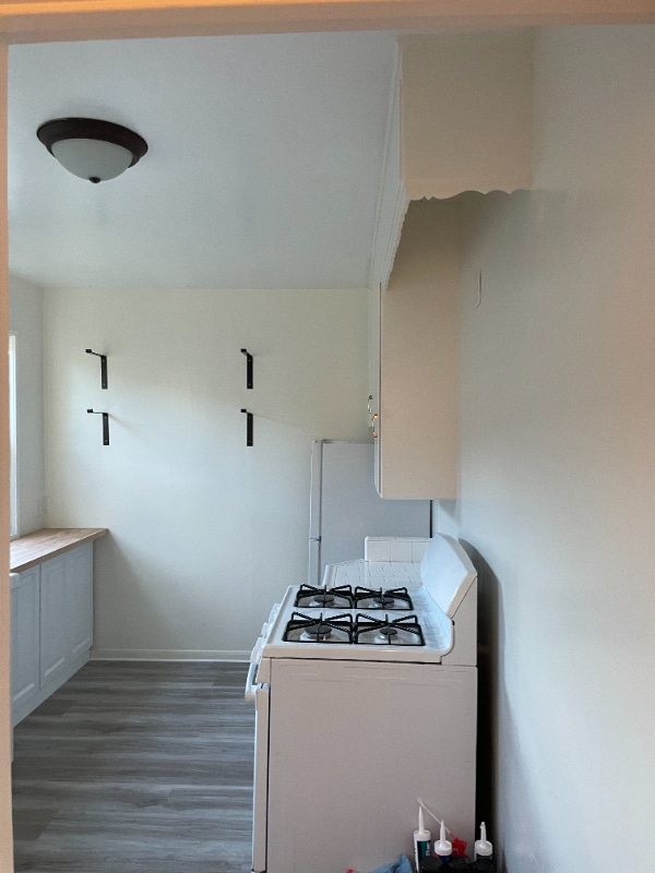 Building Photo - 1301 N Buena Vista St