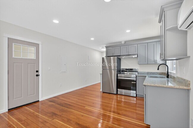 Building Photo - 4938 SE Foster Rd