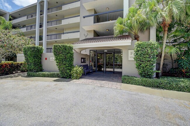 Building Photo - 950 Lavers Cir