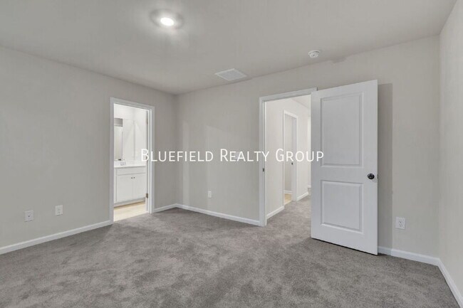 Building Photo - 808 Harper St