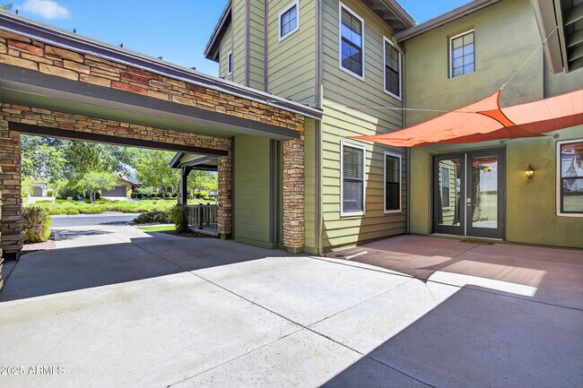 Building Photo - 20823 W Western Dr