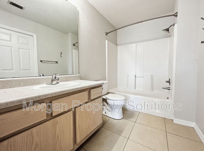 Building Photo - 5463 Vineland Rd