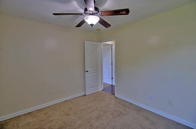 Building Photo - 119 Grandview Dr