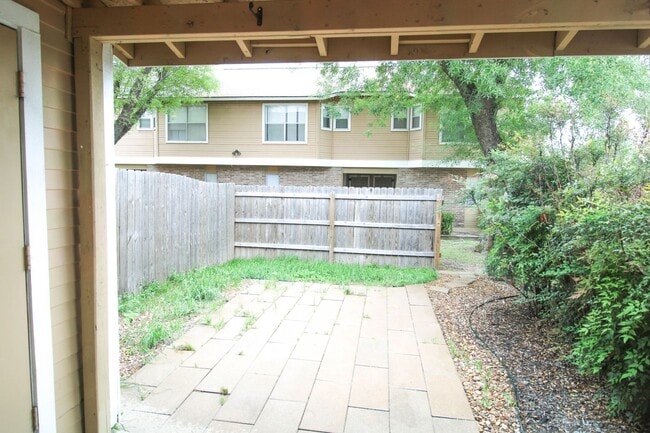 Building Photo - 945 Schertz Pkwy