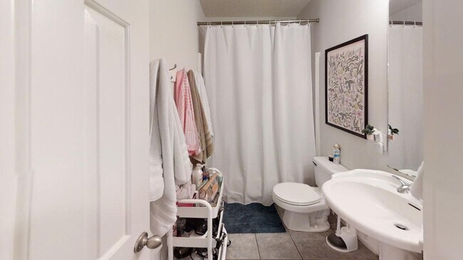 Building Photo - 1610 Waterston Ave