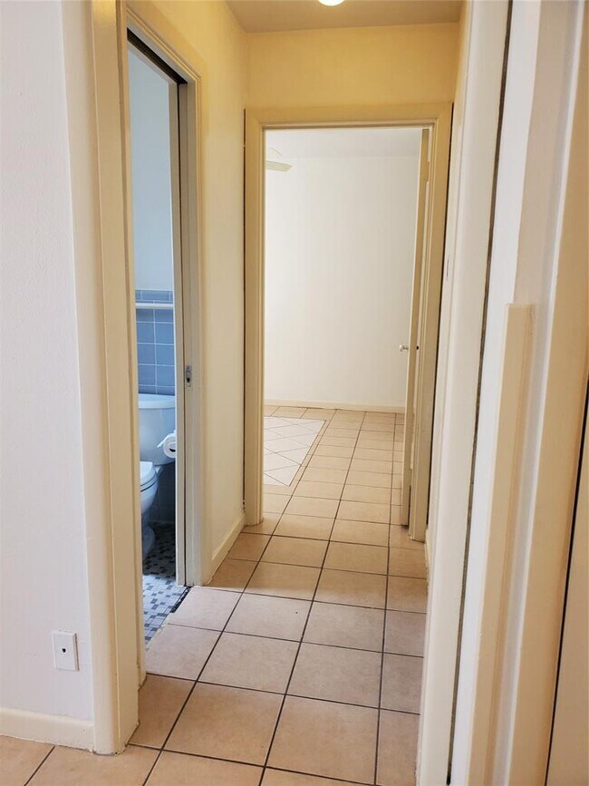 Building Photo - 3202 Grooms St