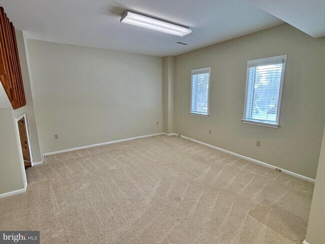 Building Photo - 498 Dean Dr