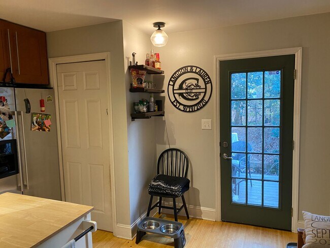Building Photo - Immaculate end unit townhome in Raleigh's most desirable neighborhood - THE Five Points!
