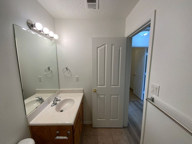 Building Photo - 3 Bedroom Single Story Home Available Near...